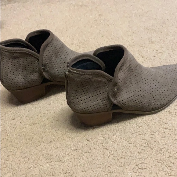 Adam Tucker bootie size 9 - Picture 3 of 4